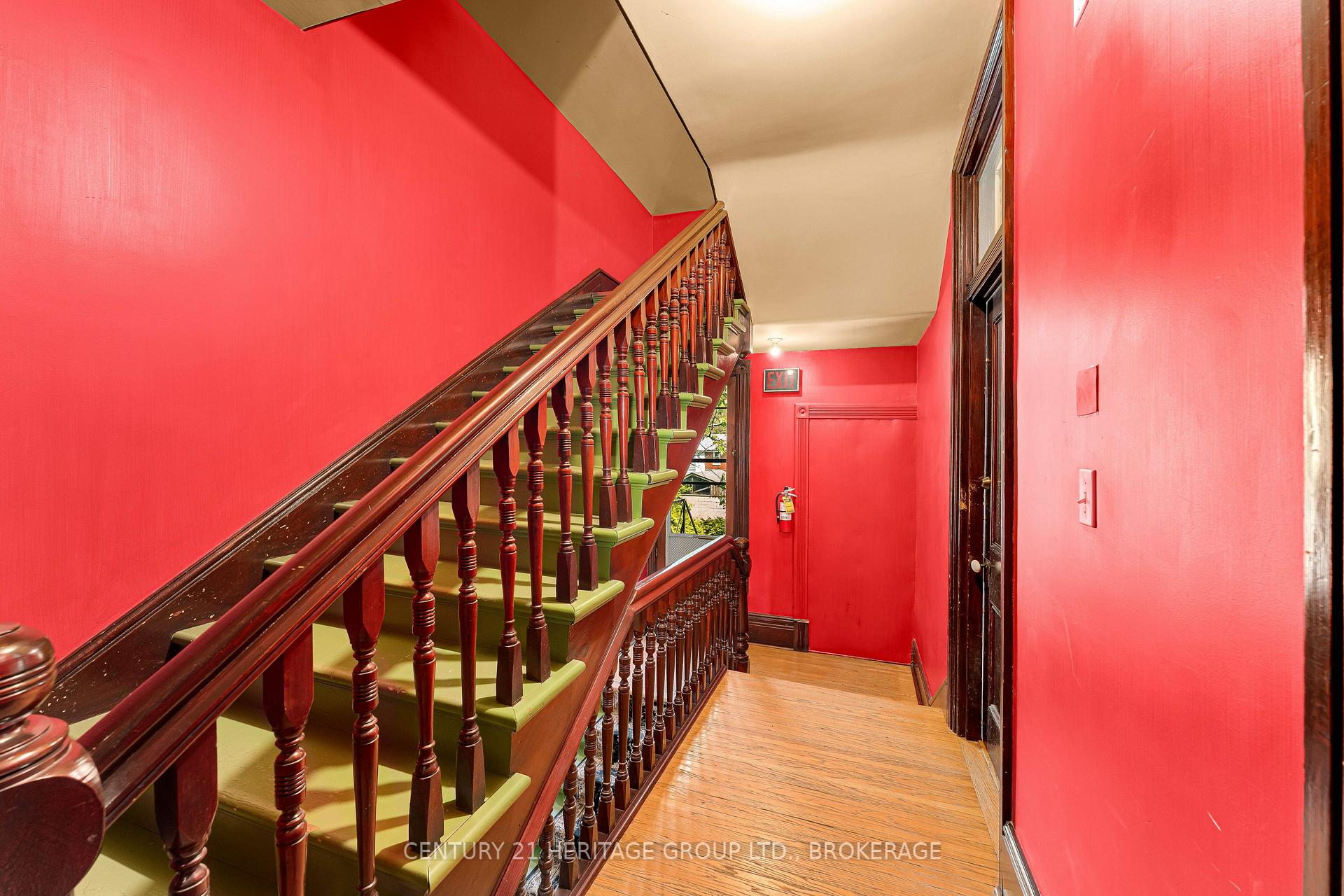 Photo 5 of 25 Colborne Street, Kingston, East of Sir John A. Blvd — HOMEH