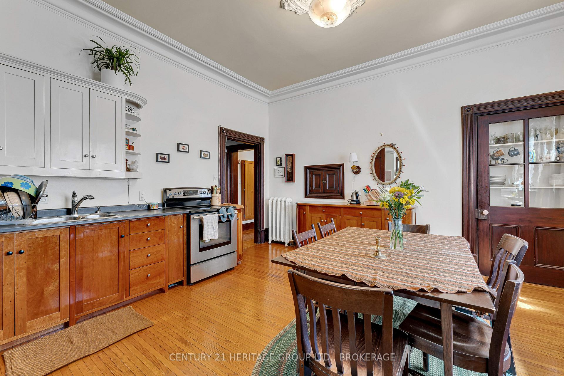 Photo 10 of 25 Colborne Street, Kingston, East of Sir John A. Blvd — HOMEH