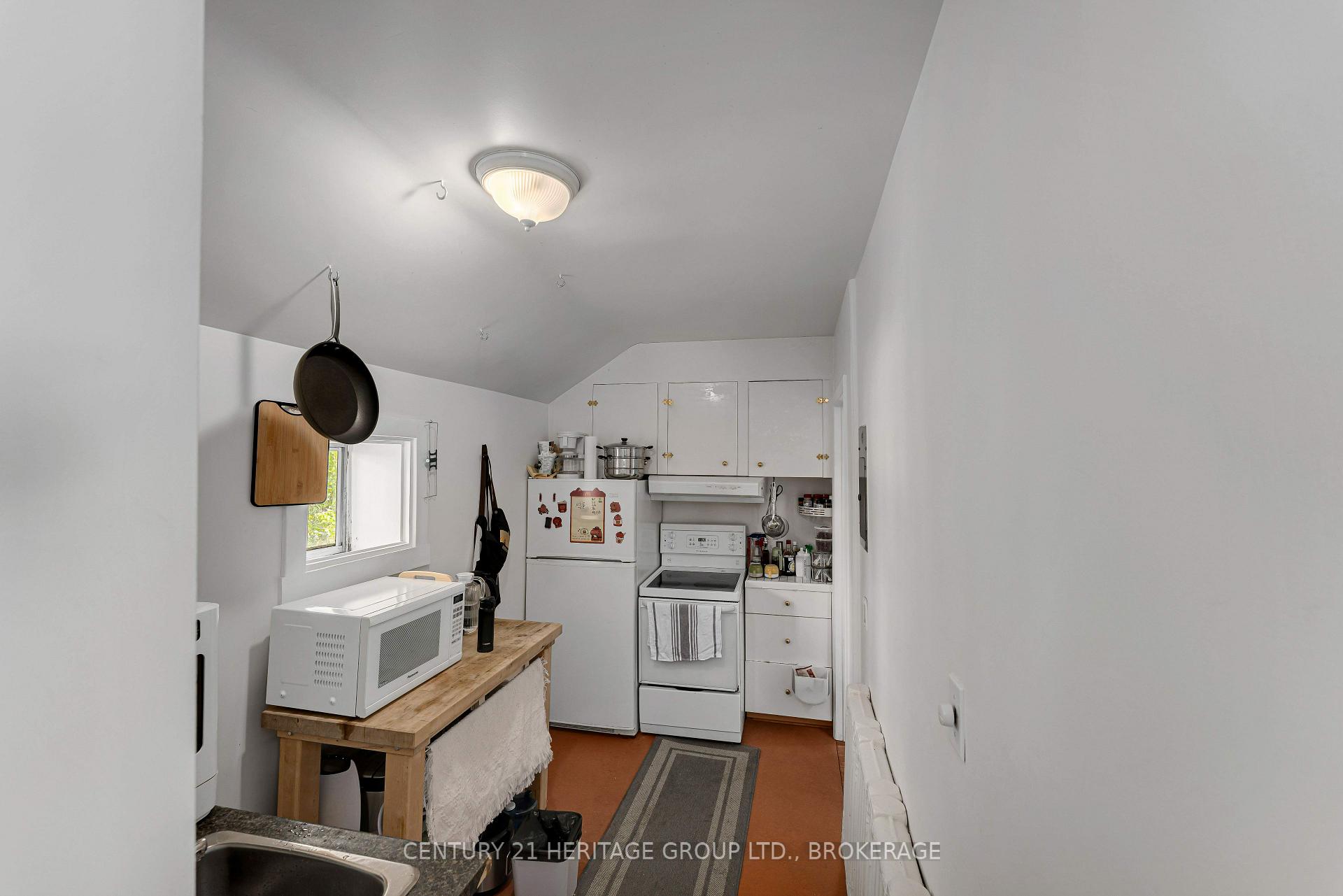 Photo 26 of 25 Colborne Street, Kingston, East of Sir John A. Blvd — HOMEH