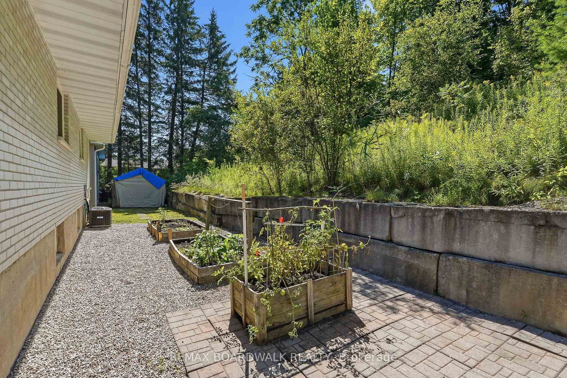 Photo 37 of 1110 Dunning Road, Ottawa, Cumberland Ridge — HOMEH