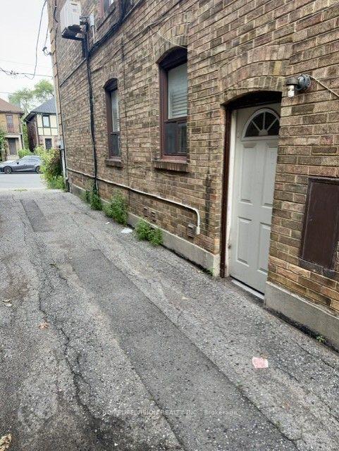 Photo 2 of Unit 3-Bsmt, 970 Avenue Road, Toronto, Forest Hill South — HOMEH
