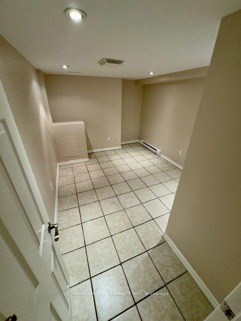 Photo 16 of Unit 3-Bsmt, 970 Avenue Road, Toronto, Forest Hill South — HOMEH