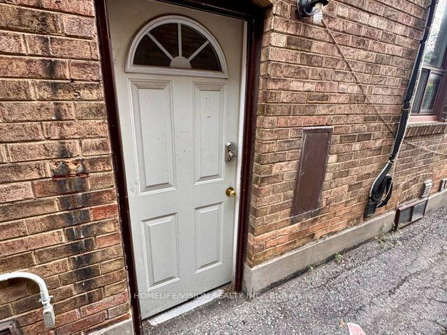 Photo 11 of Unit 3-Bsmt, 970 Avenue Road, Toronto, Forest Hill South — HOMEH