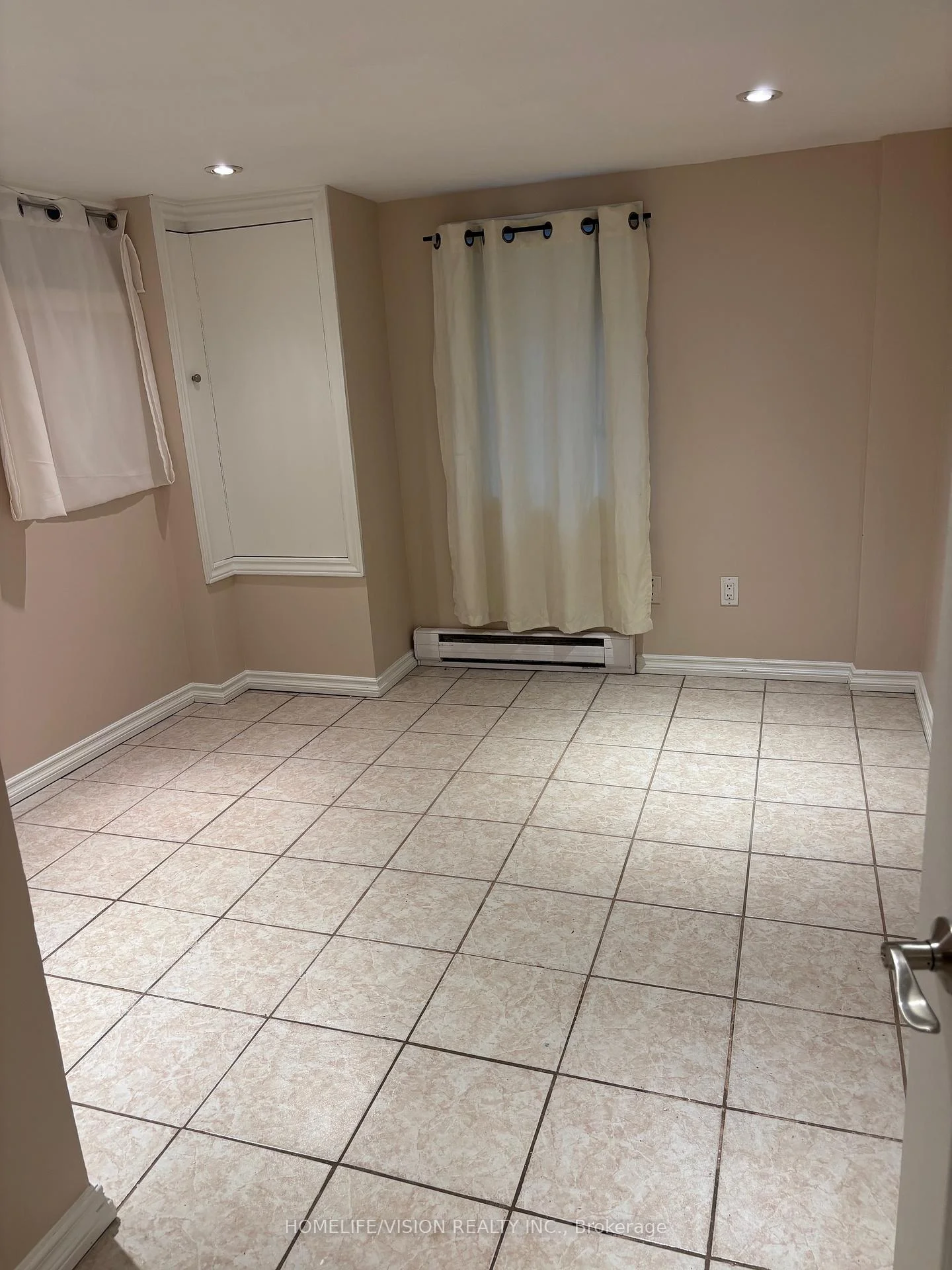 Photo 30 of Unit 3-Bsmt, 970 Avenue Road, Toronto, Forest Hill South — HOMEH