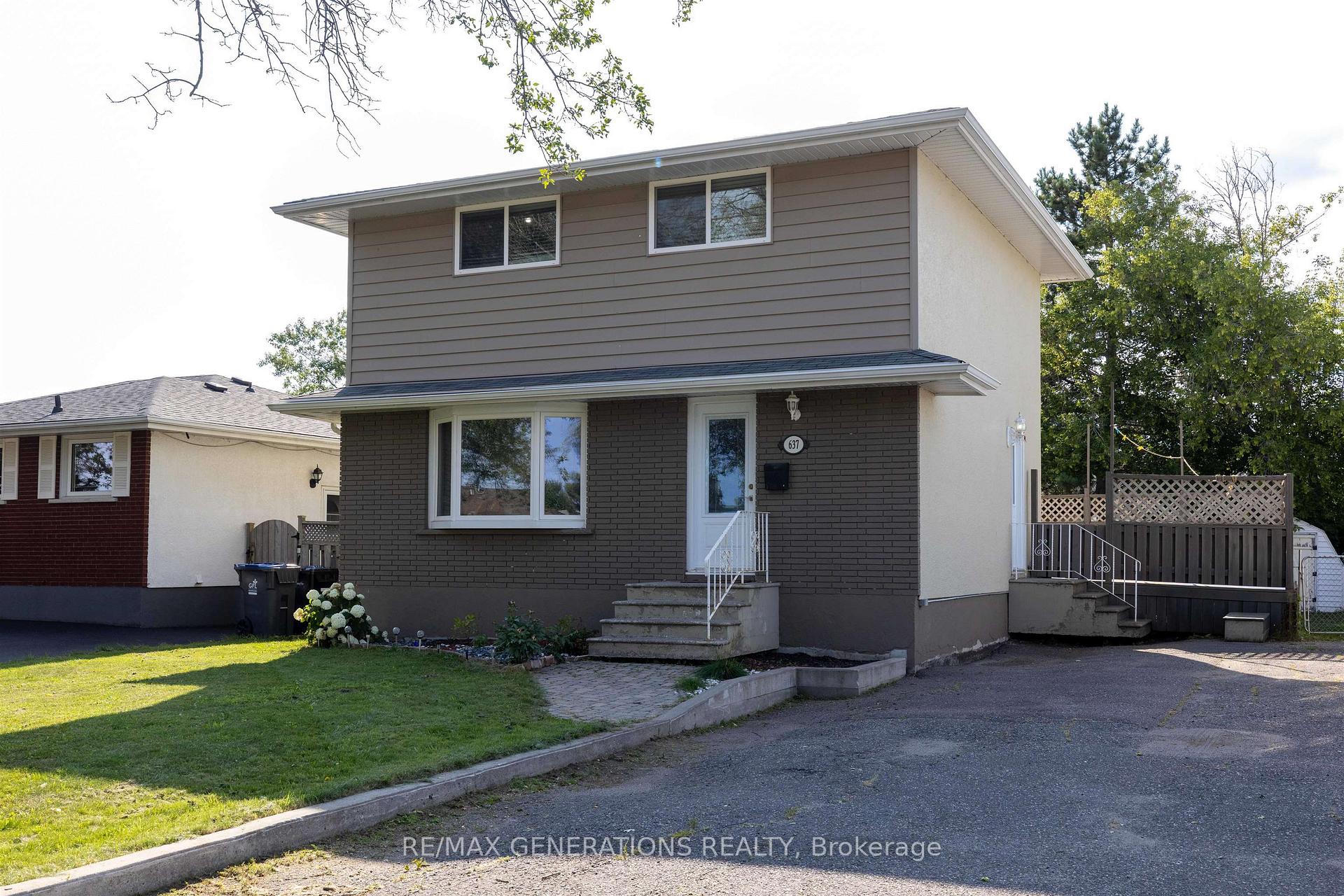 Front of 637 Redwood Avenue W