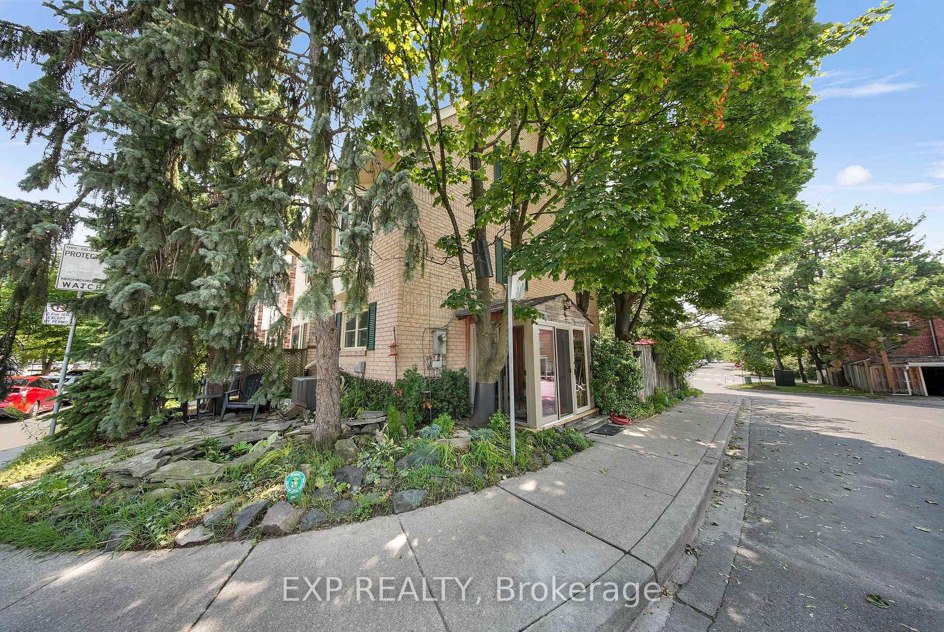 Photo 3 of 1 Quarry Court, Toronto, Greenwood-Coxwell — HOMEH