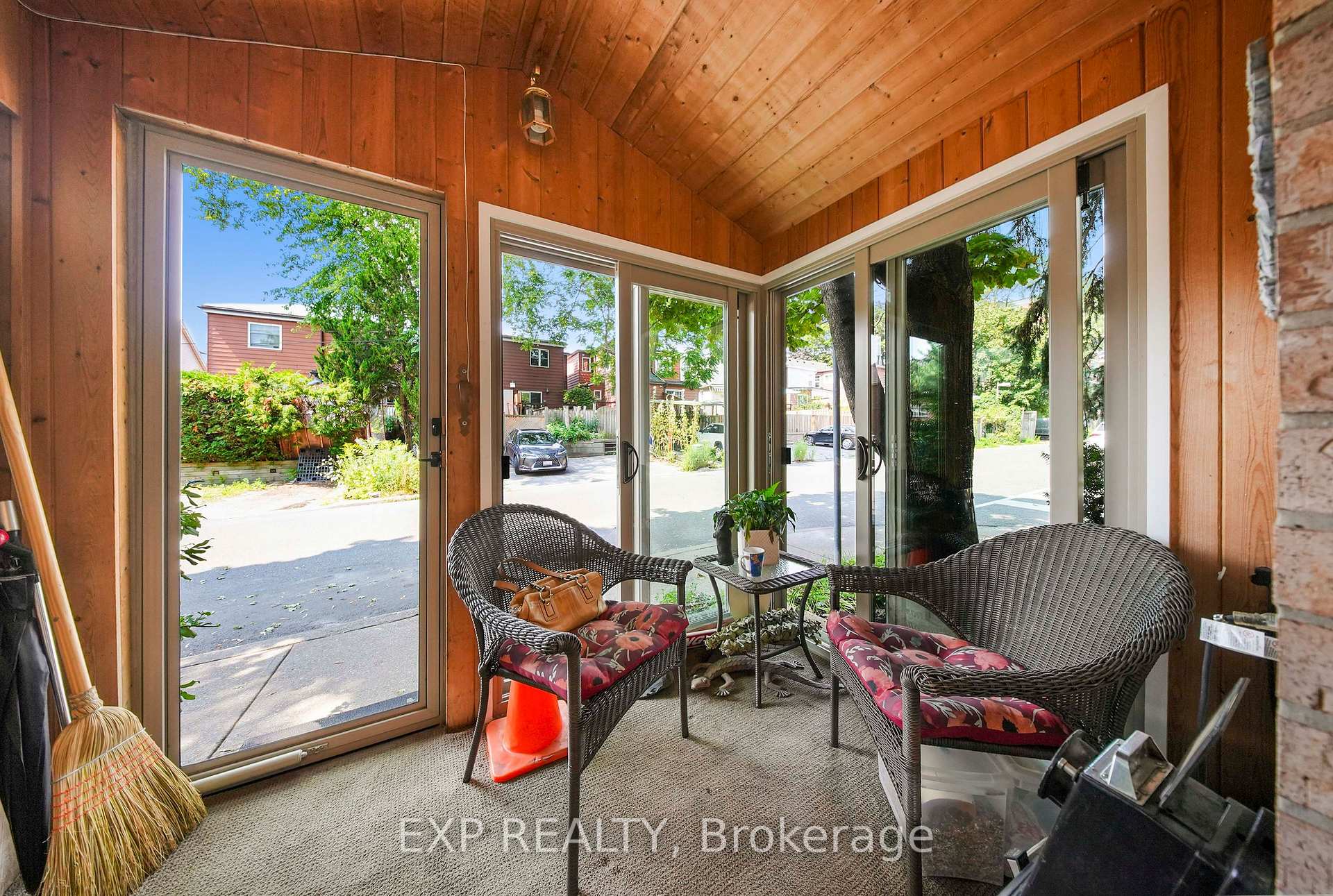 Photo 4 of 1 Quarry Court, Toronto, Greenwood-Coxwell — HOMEH