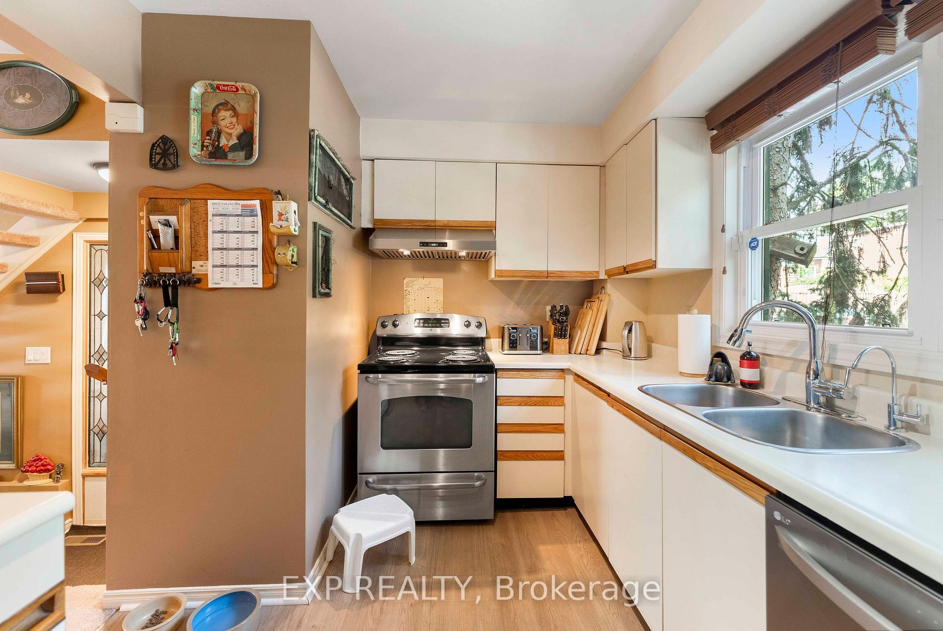 Photo 14 of 1 Quarry Court, Toronto, Greenwood-Coxwell — HOMEH