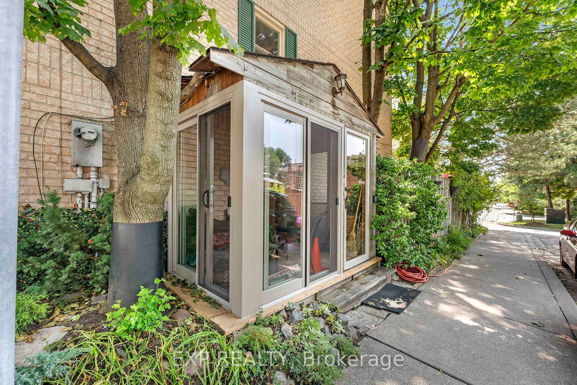 Photo 40 of 1 Quarry Court, Toronto, Greenwood-Coxwell — HOMEH