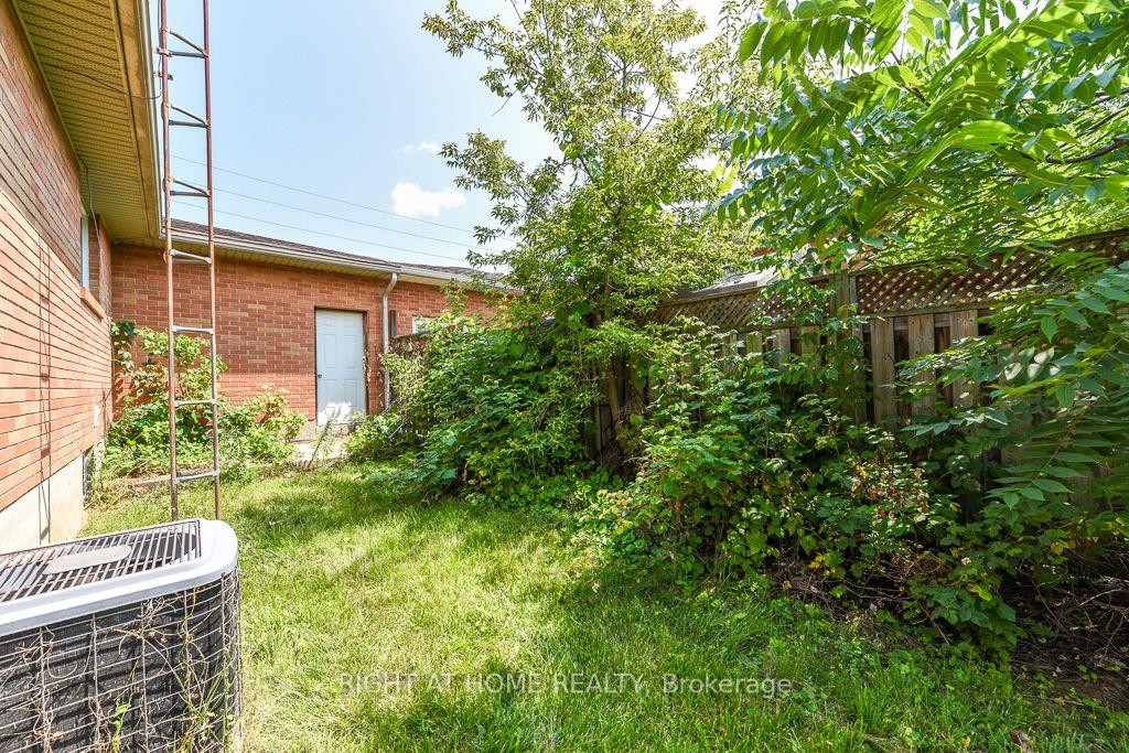 Photo 44 of 110 Main N Street, Milton, Campbellville — HOMEH