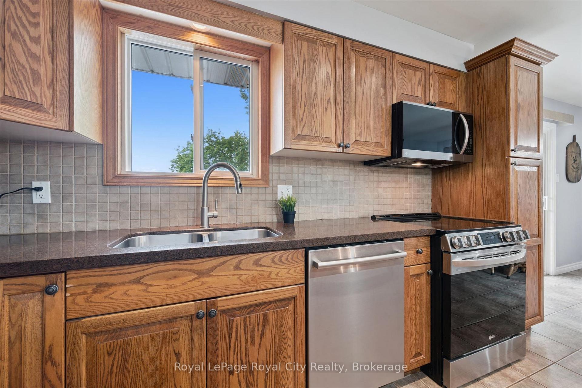 Photo 11 of 6933 Pine Creek Road, Woolwich, Breslau — HOMEH