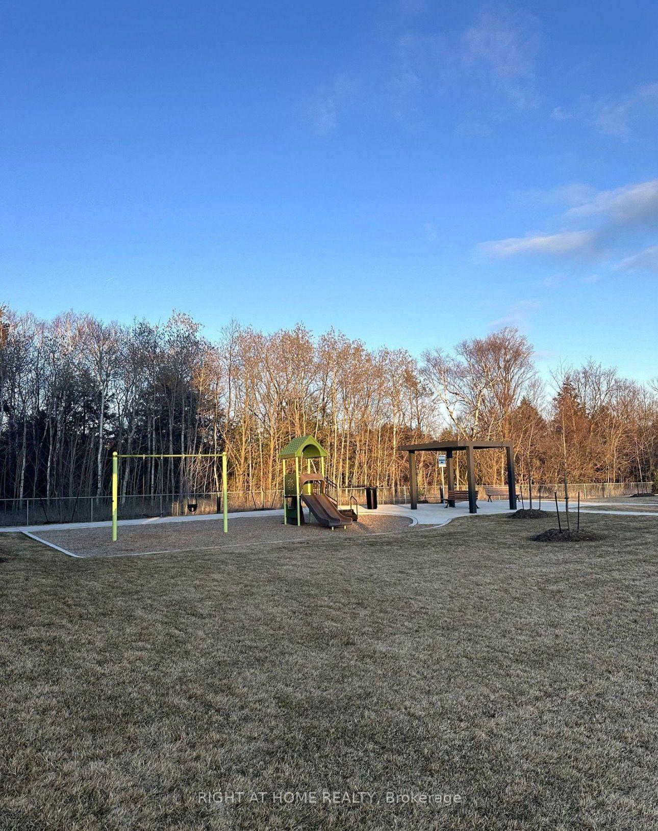 Photo 25 of Unit 401, 385 Arctic Red Drive, Oshawa, Windfields — HOMEH