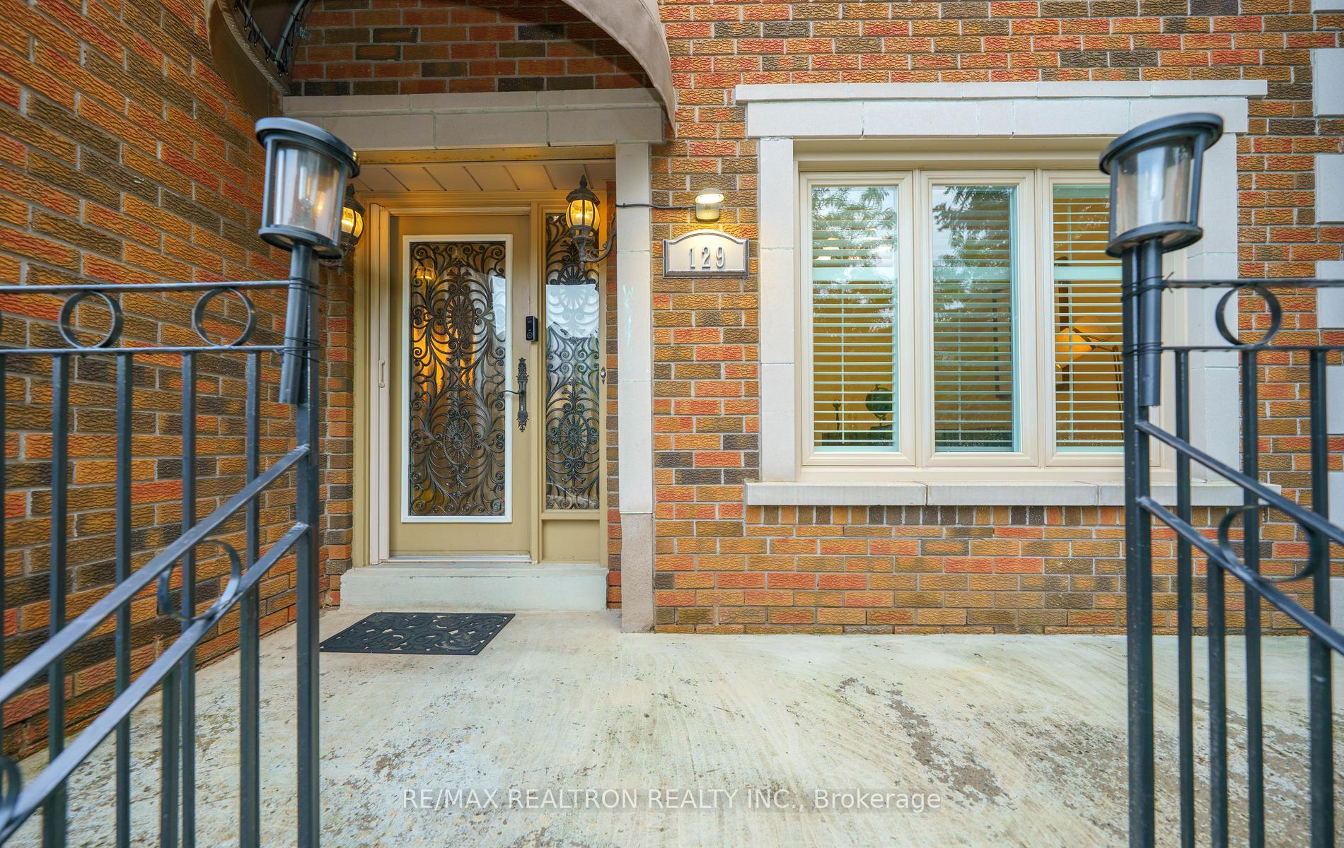 Photo 4 of 129 Theodore Place, Vaughan, Crestwood-Springfarm-Yorkhill — HOMEH