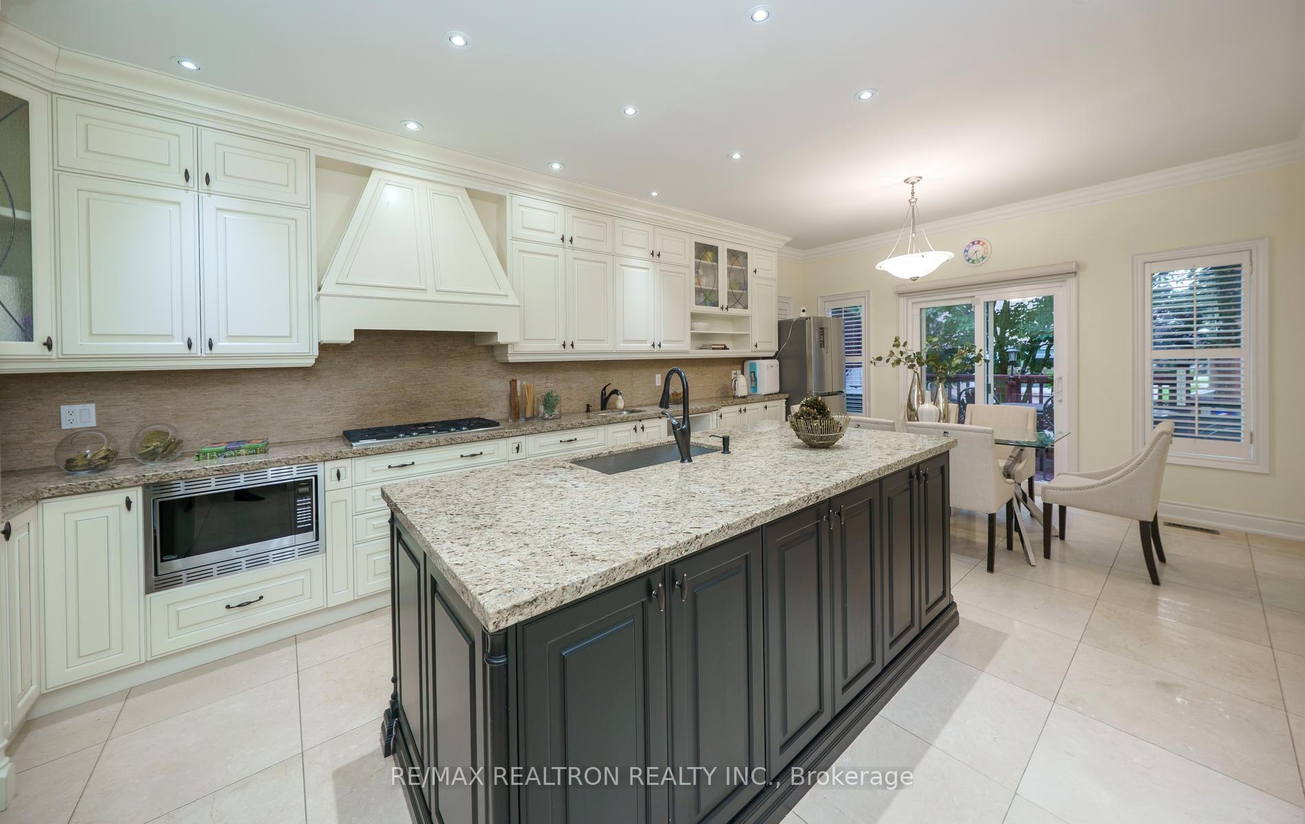 Photo 21 of 129 Theodore Place, Vaughan, Crestwood-Springfarm-Yorkhill — HOMEH
