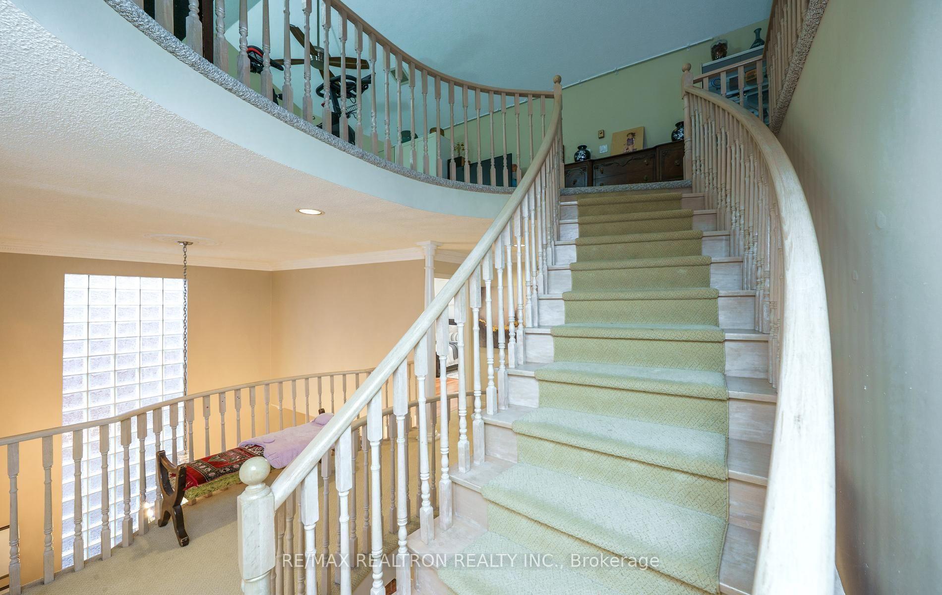 Photo 29 of 129 Theodore Place, Vaughan, Crestwood-Springfarm-Yorkhill — HOMEH