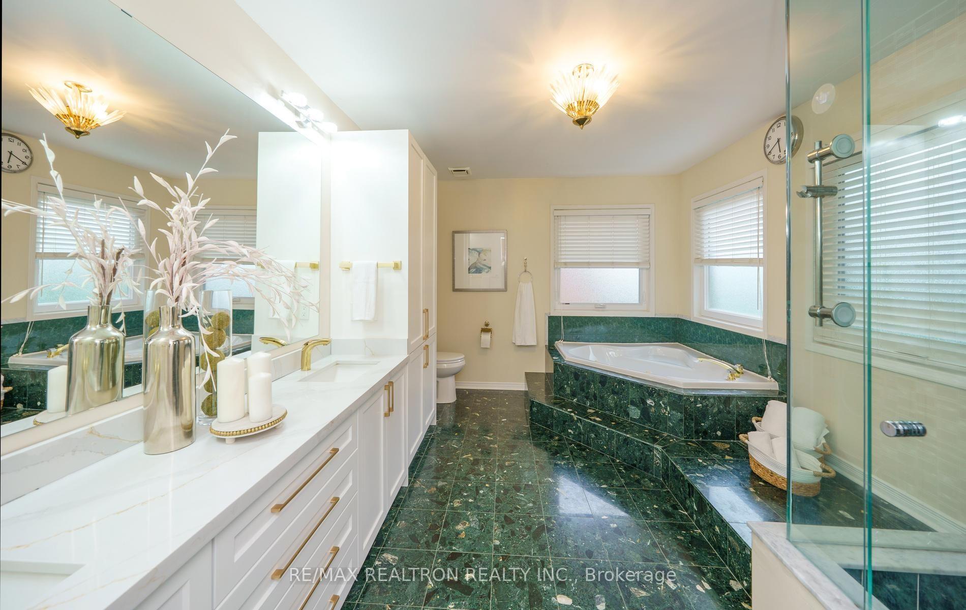 Photo 32 of 129 Theodore Place, Vaughan, Crestwood-Springfarm-Yorkhill — HOMEH