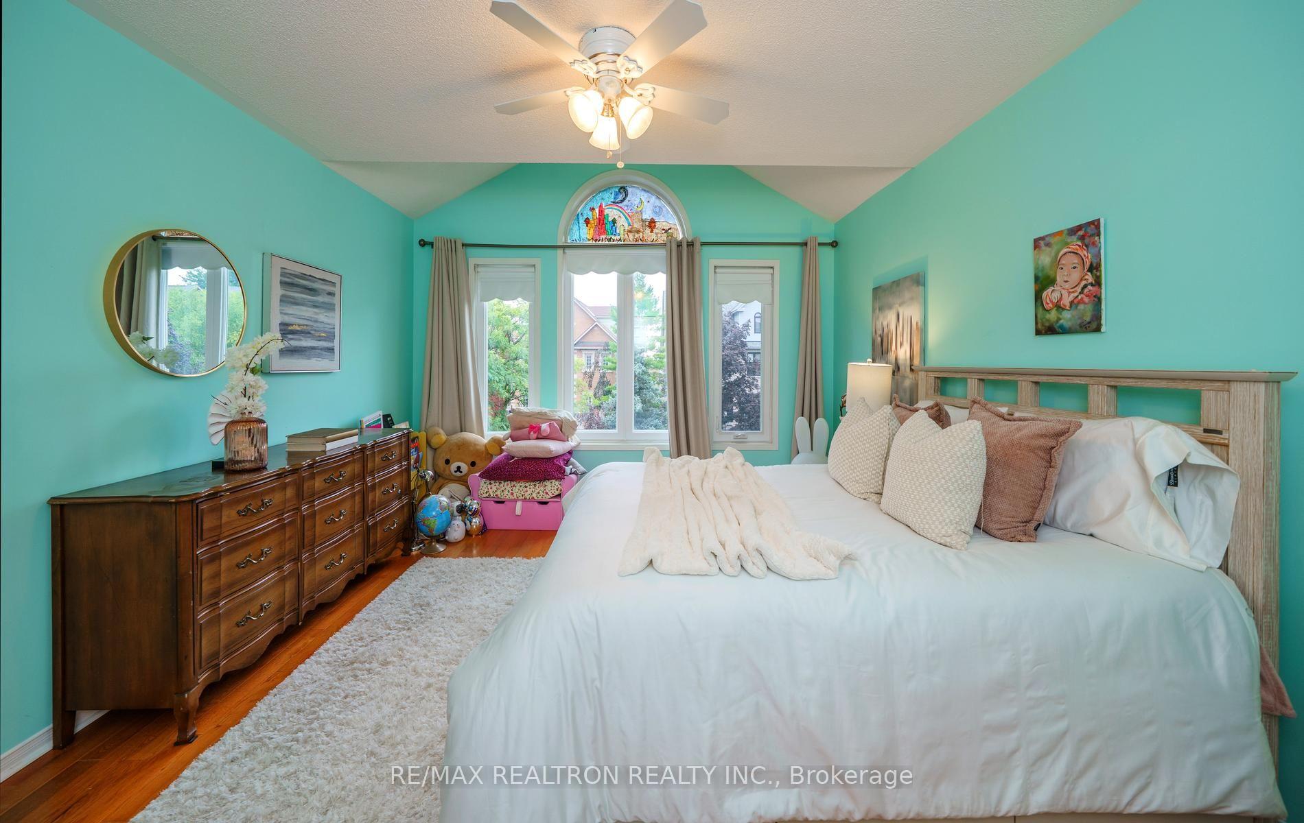 Photo 37 of 129 Theodore Place, Vaughan, Crestwood-Springfarm-Yorkhill — HOMEH