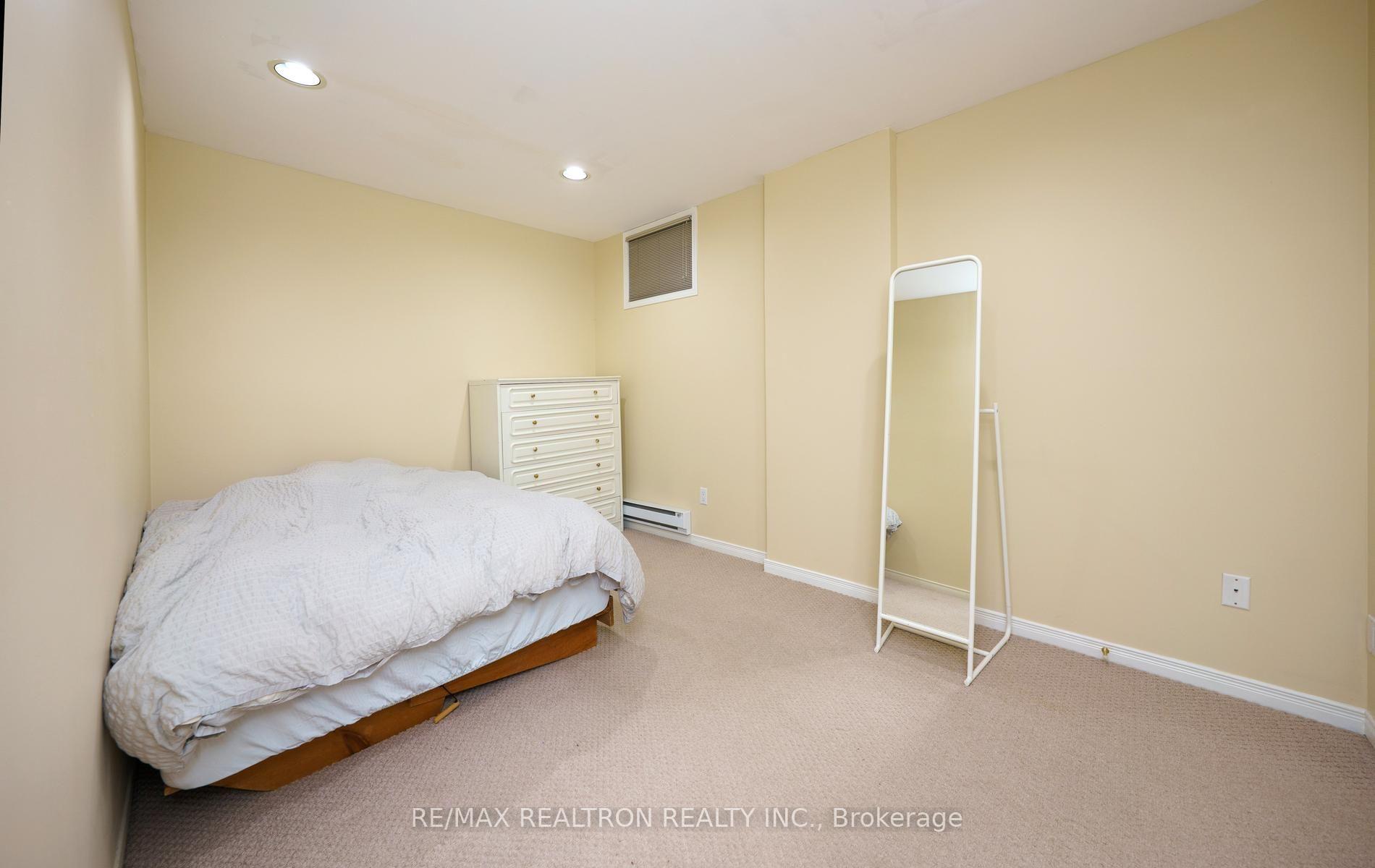 Photo 45 of 129 Theodore Place, Vaughan, Crestwood-Springfarm-Yorkhill — HOMEH