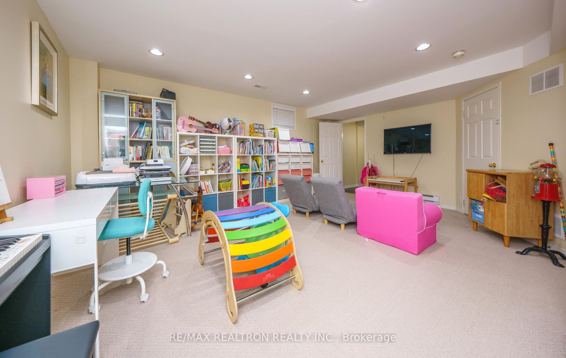 Photo 47 of 129 Theodore Place, Vaughan, Crestwood-Springfarm-Yorkhill — HOMEH