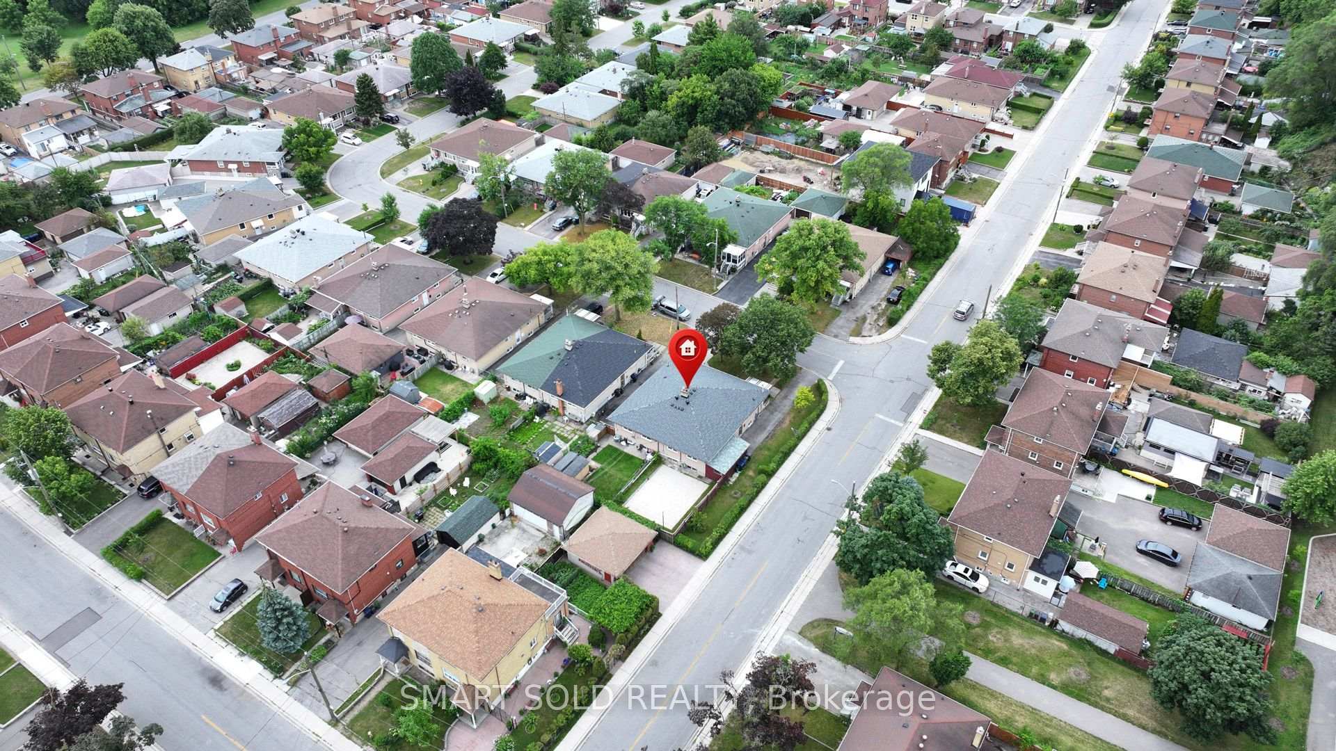 Photo 4 of 1 Cameo Crescent, Toronto, Rockcliffe-Smythe — HOMEH