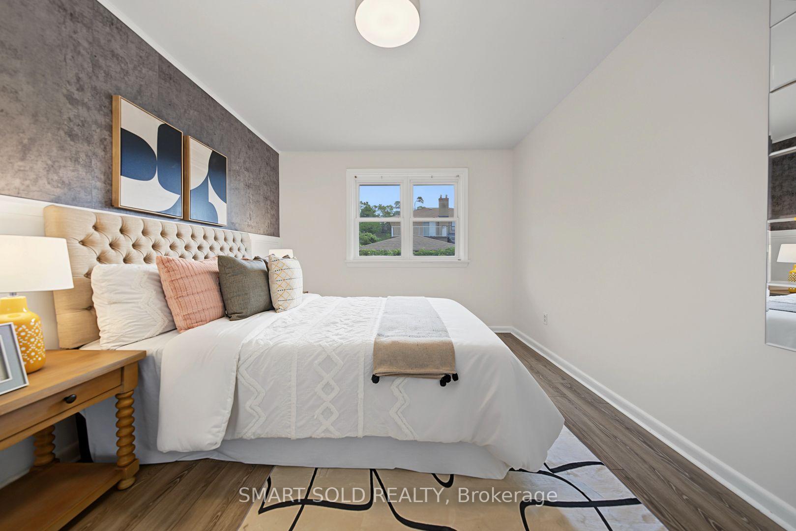 Photo 16 of 1 Cameo Crescent, Toronto, Rockcliffe-Smythe — HOMEH
