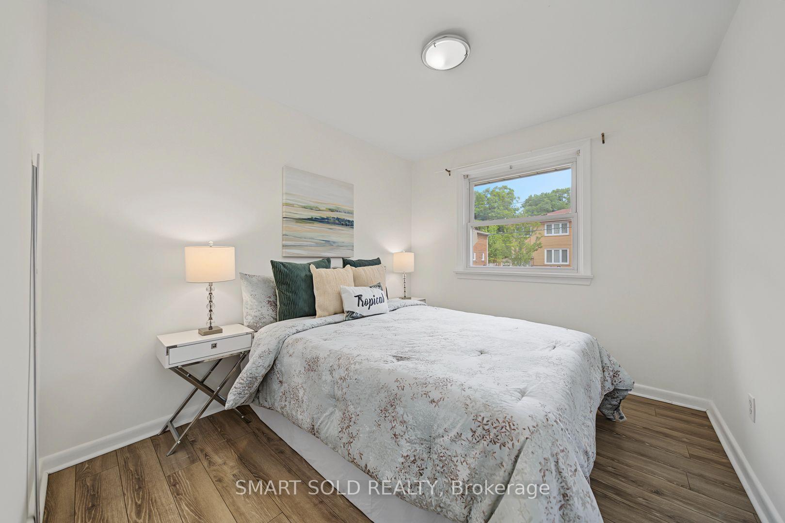 Photo 18 of 1 Cameo Crescent, Toronto, Rockcliffe-Smythe — HOMEH