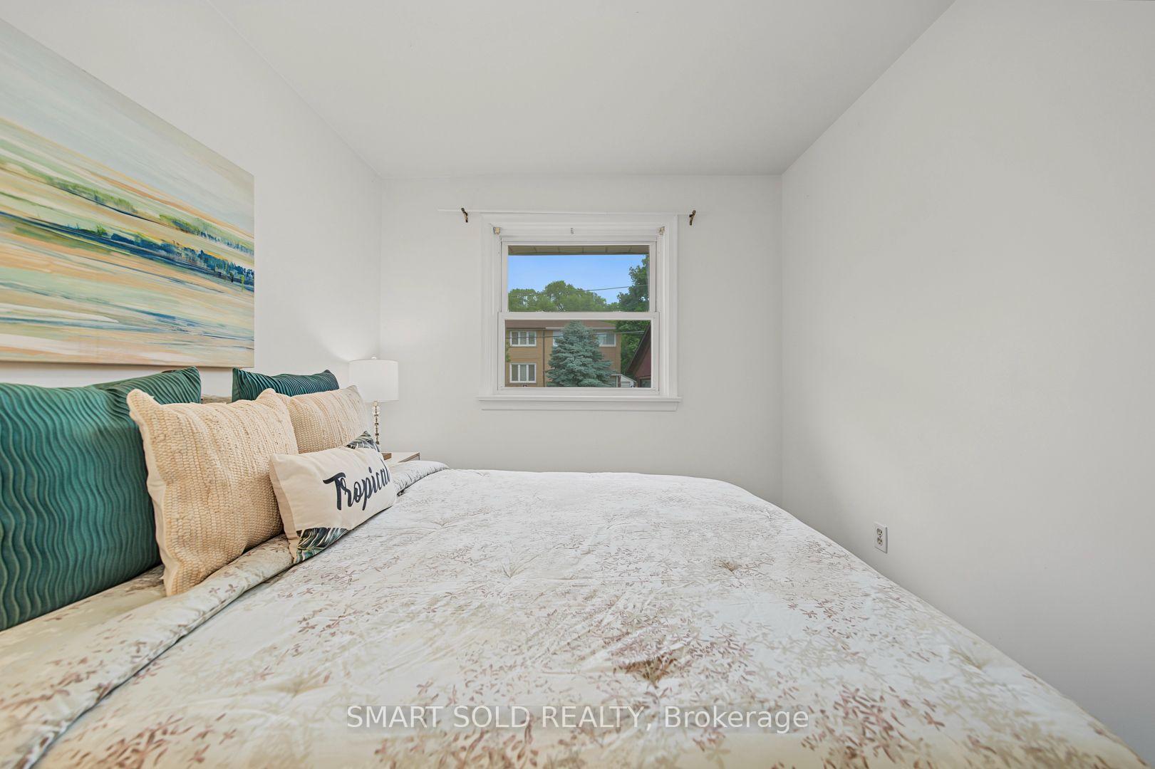Photo 20 of 1 Cameo Crescent, Toronto, Rockcliffe-Smythe — HOMEH
