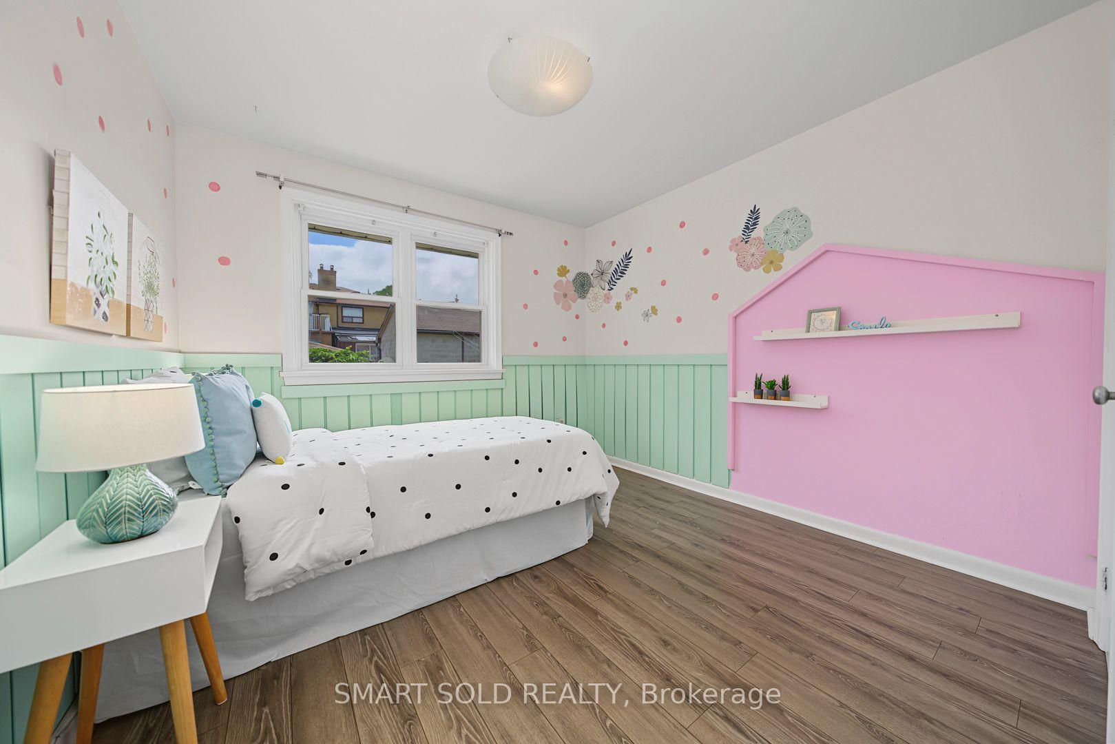 Photo 23 of 1 Cameo Crescent, Toronto, Rockcliffe-Smythe — HOMEH