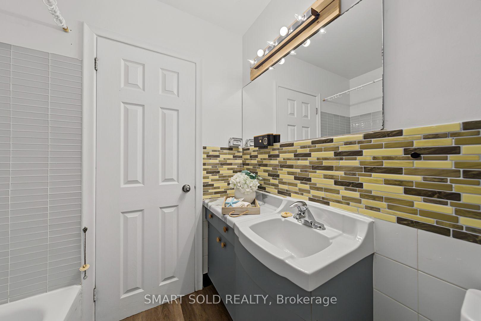 Photo 24 of 1 Cameo Crescent, Toronto, Rockcliffe-Smythe — HOMEH