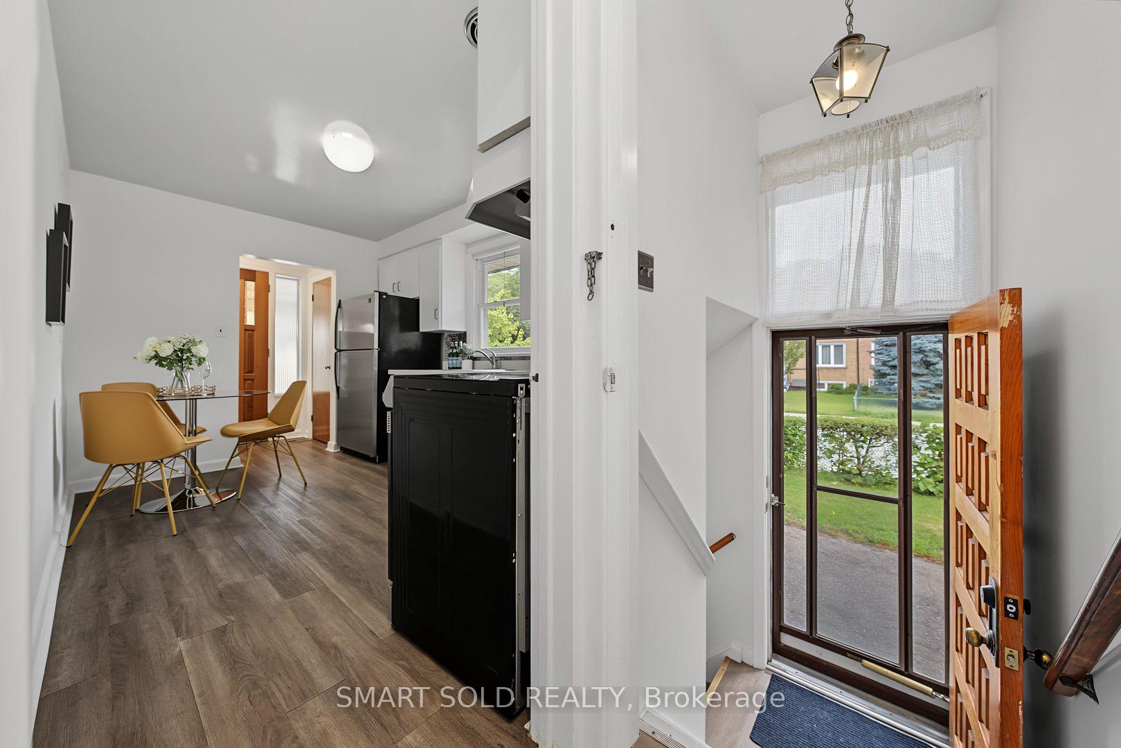 Photo 26 of 1 Cameo Crescent, Toronto, Rockcliffe-Smythe — HOMEH