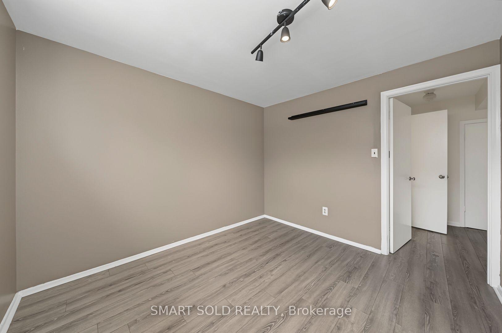 Photo 30 of 1 Cameo Crescent, Toronto, Rockcliffe-Smythe — HOMEH