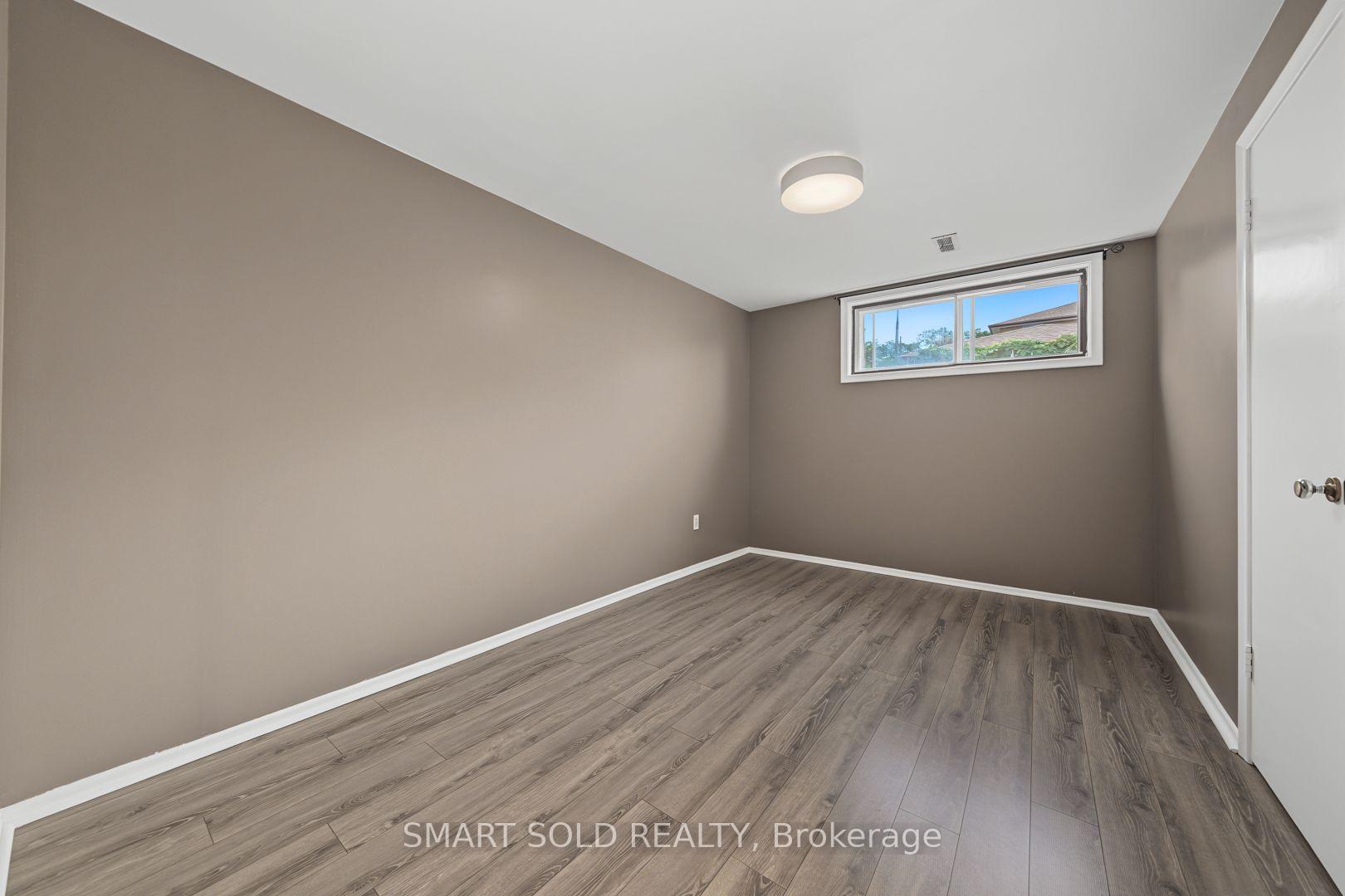 Photo 31 of 1 Cameo Crescent, Toronto, Rockcliffe-Smythe — HOMEH