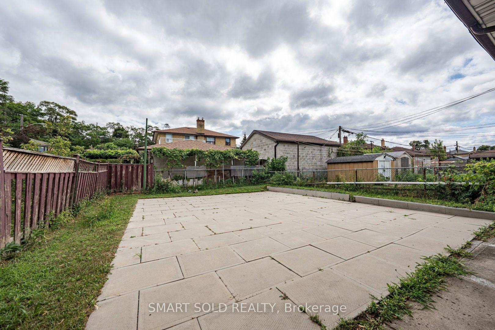 Photo 37 of 1 Cameo Crescent, Toronto, Rockcliffe-Smythe — HOMEH