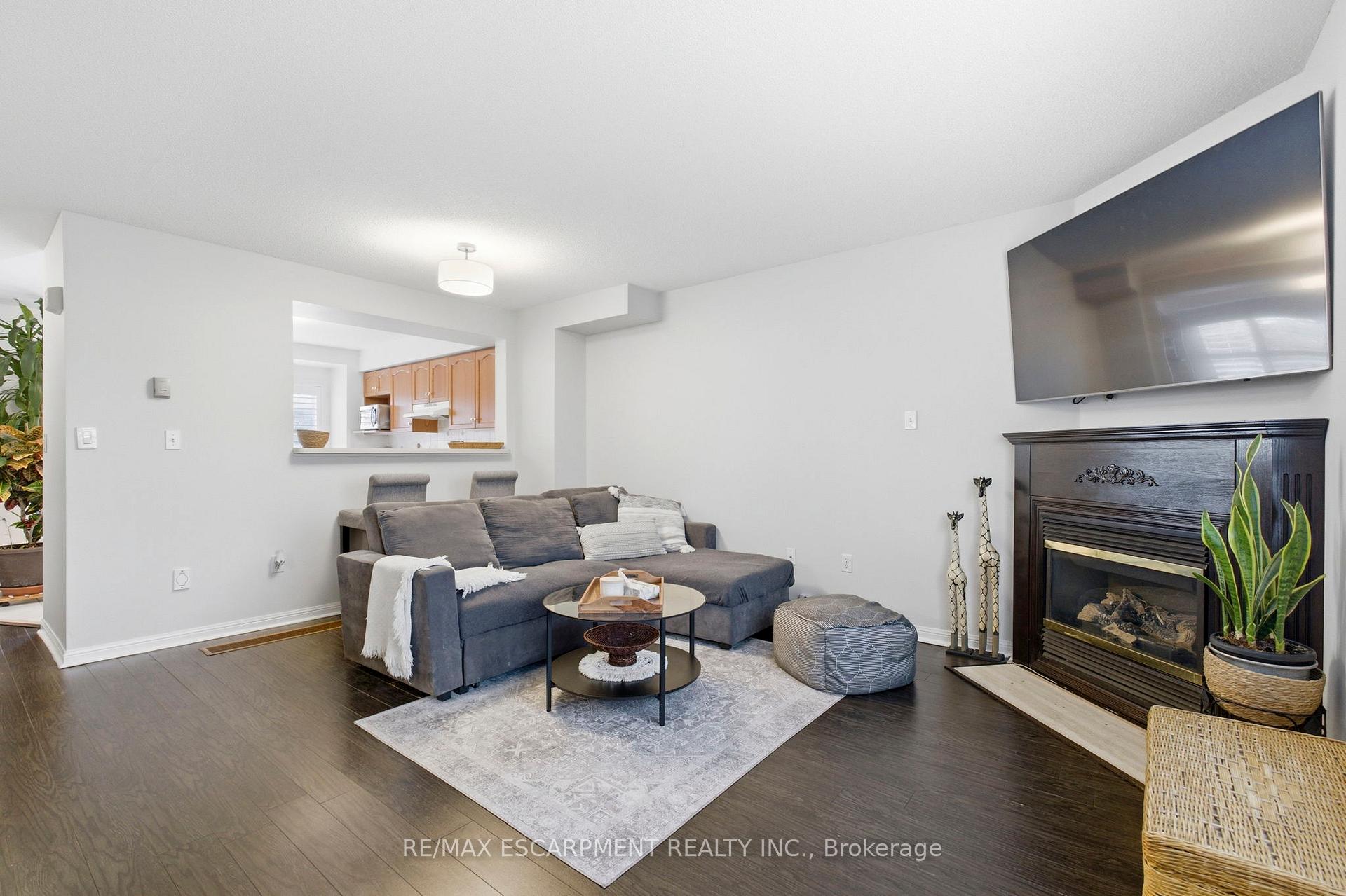 Photo 4 of Unit 2, 80 Acorn Place, Mississauga, Hurontario — HOMEH