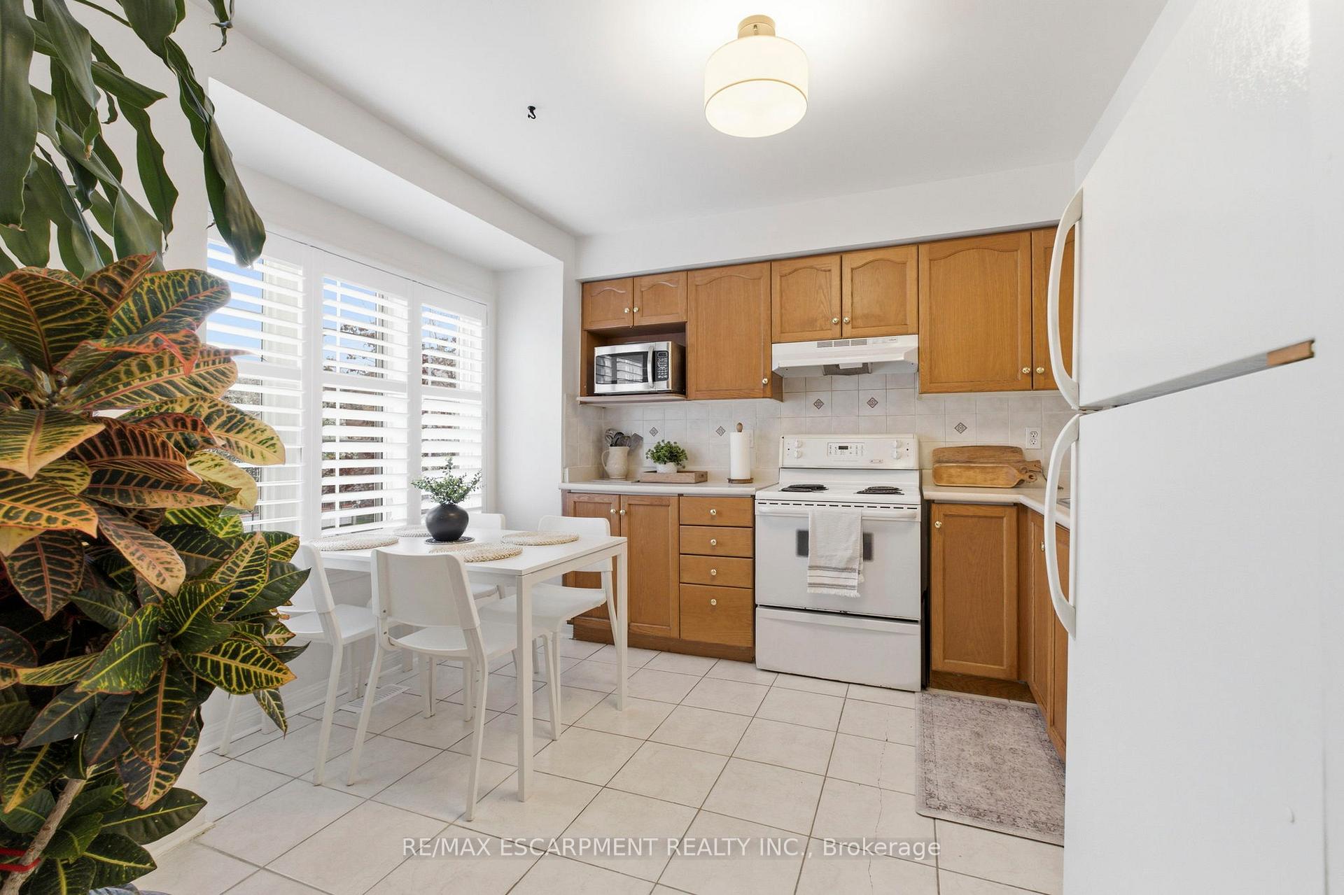 Photo 9 of Unit 2, 80 Acorn Place, Mississauga, Hurontario — HOMEH