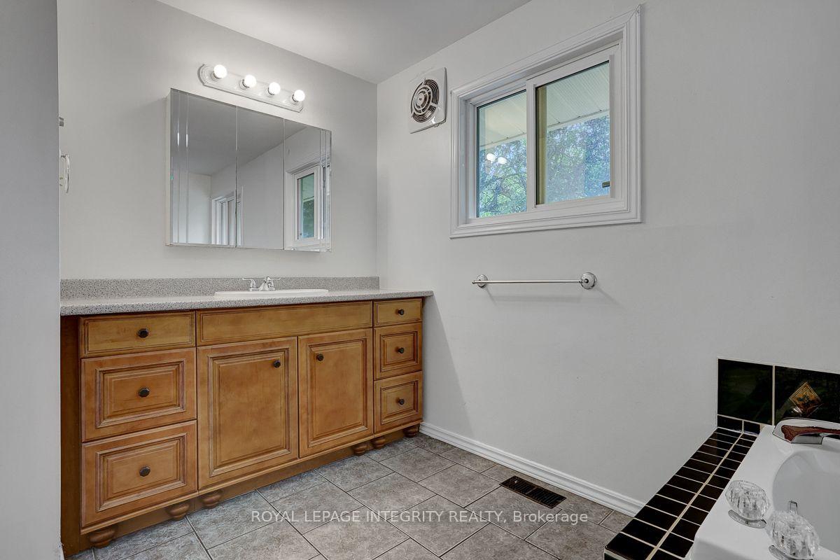 Photo 28 of 1370 Highgate Road, Ottawa, Parkway Park — HOMEH