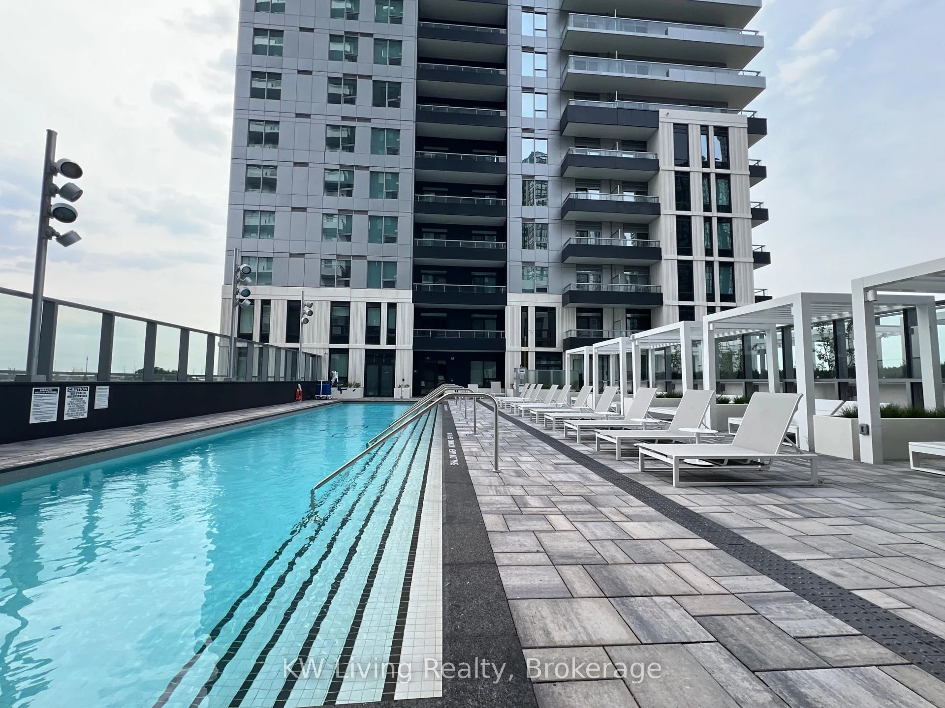 Photo 13 of Unit 903, 5 Meadowdale Road, Vaughan, Vaughan Corporate Centre — HOMEH
