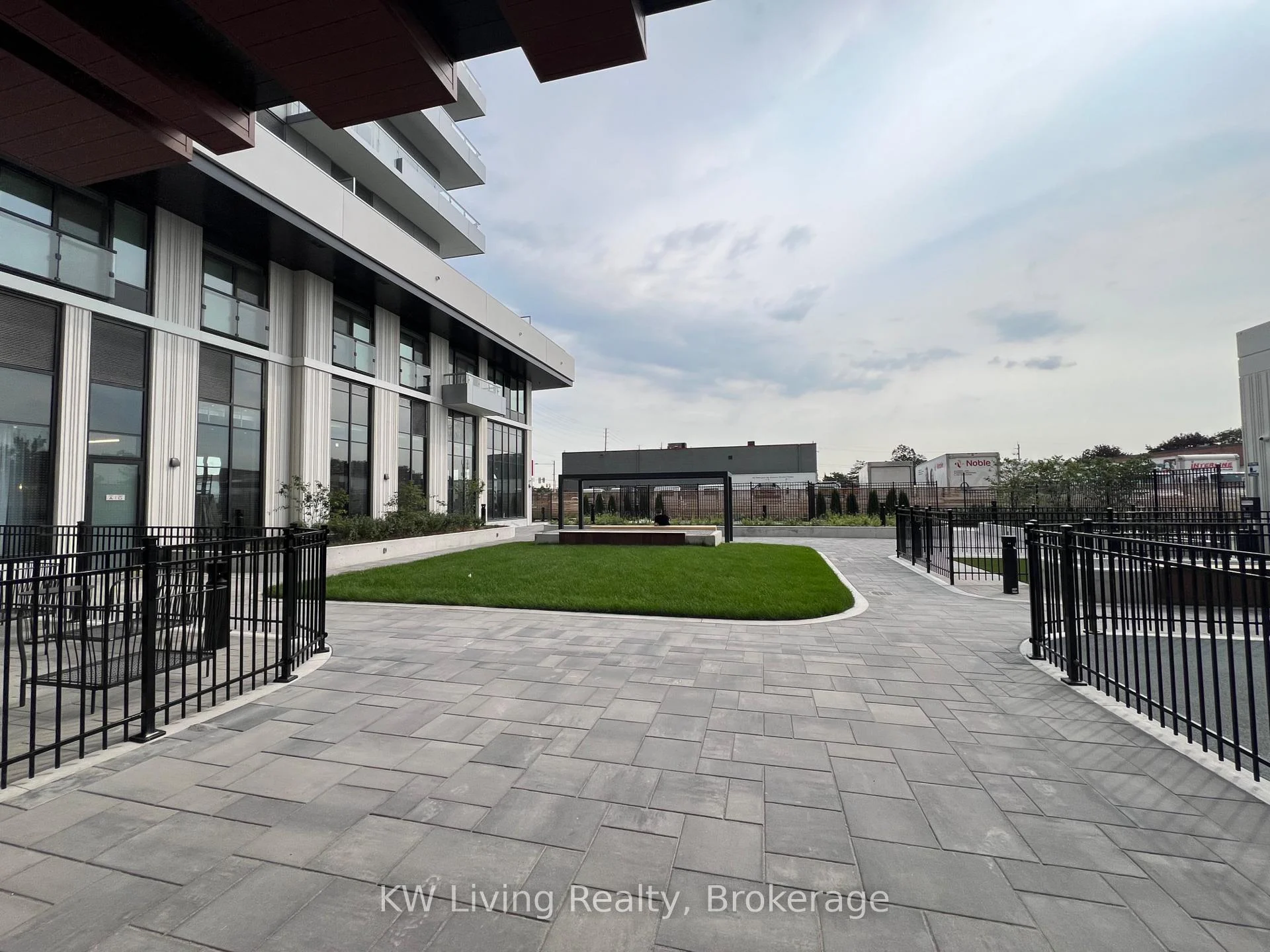 Photo 16 of Unit 903, 5 Meadowdale Road, Vaughan, Vaughan Corporate Centre — HOMEH
