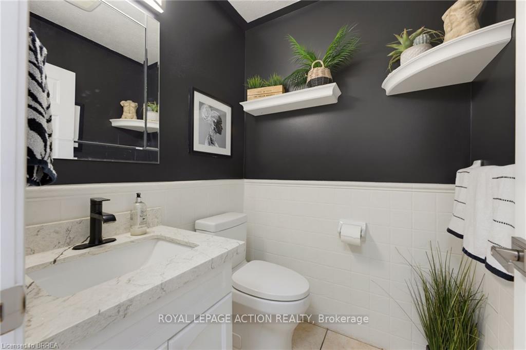 Photo 15 of 10 Lismer's Place, Brantford, Mayfair — HOMEH