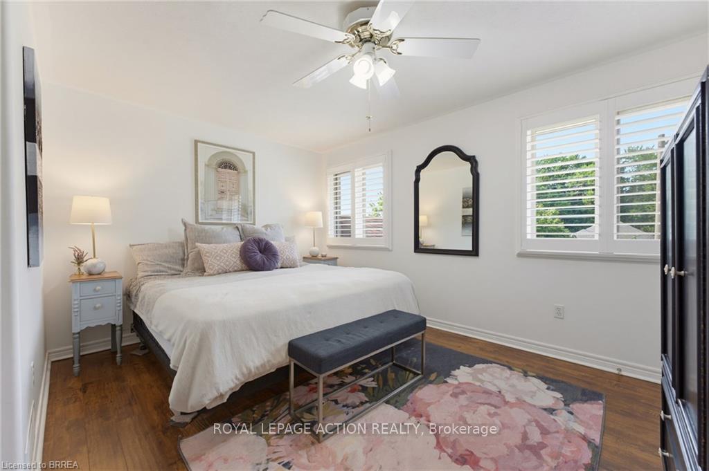 Photo 17 of 10 Lismer's Place, Brantford, Mayfair — HOMEH