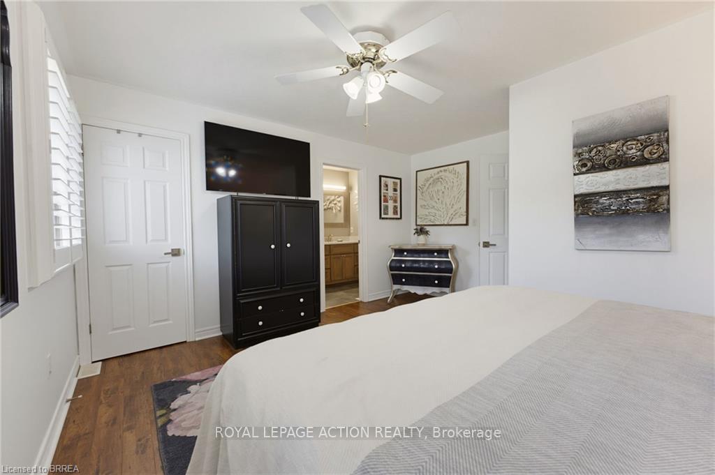 Photo 18 of 10 Lismer's Place, Brantford, Mayfair — HOMEH