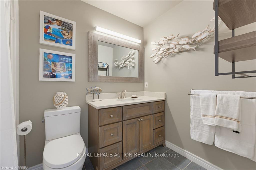 Photo 19 of 10 Lismer's Place, Brantford, Mayfair — HOMEH