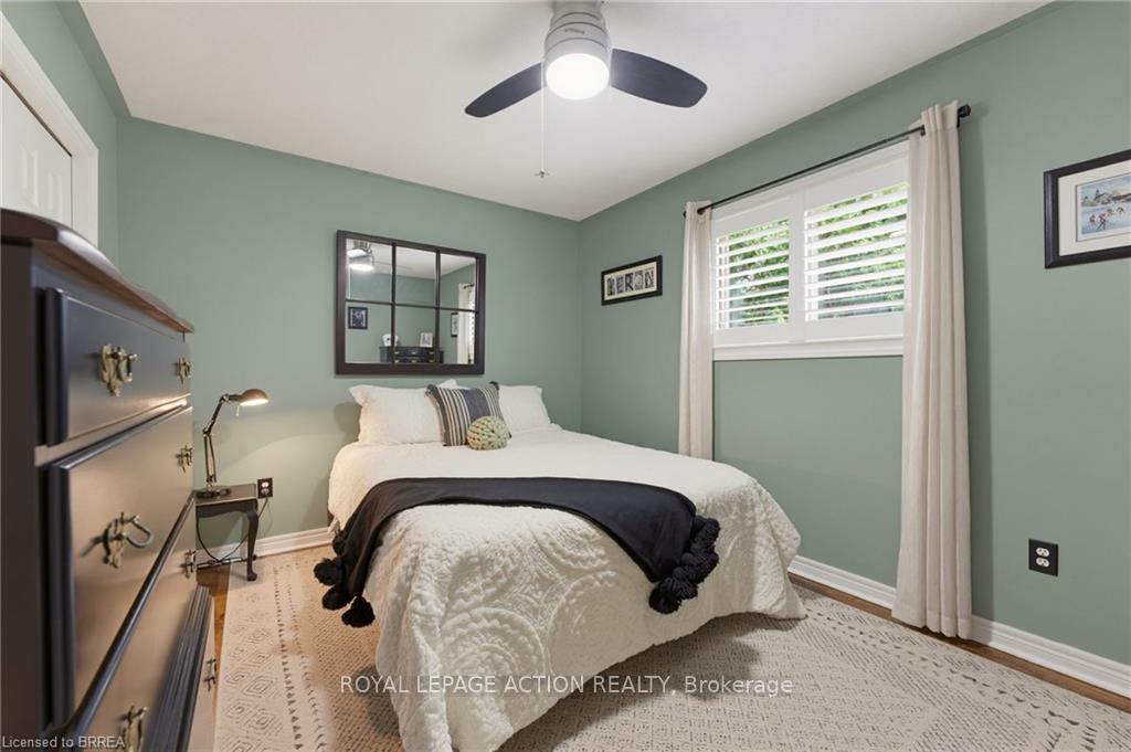 Photo 20 of 10 Lismer's Place, Brantford, Mayfair — HOMEH