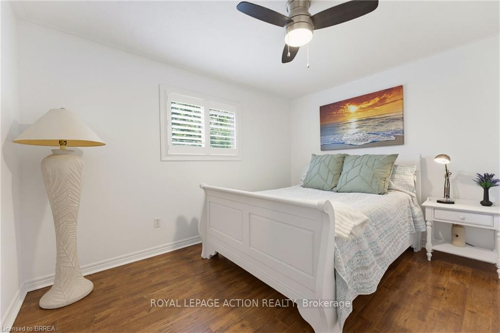 Photo 21 of 10 Lismer's Place, Brantford, Mayfair — HOMEH