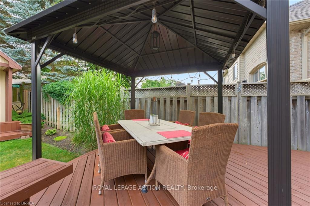 Photo 28 of 10 Lismer's Place, Brantford, Mayfair — HOMEH