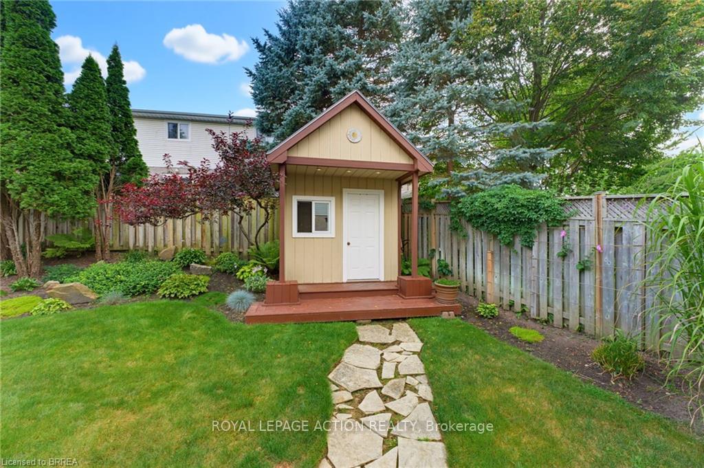 Photo 29 of 10 Lismer's Place, Brantford, Mayfair — HOMEH