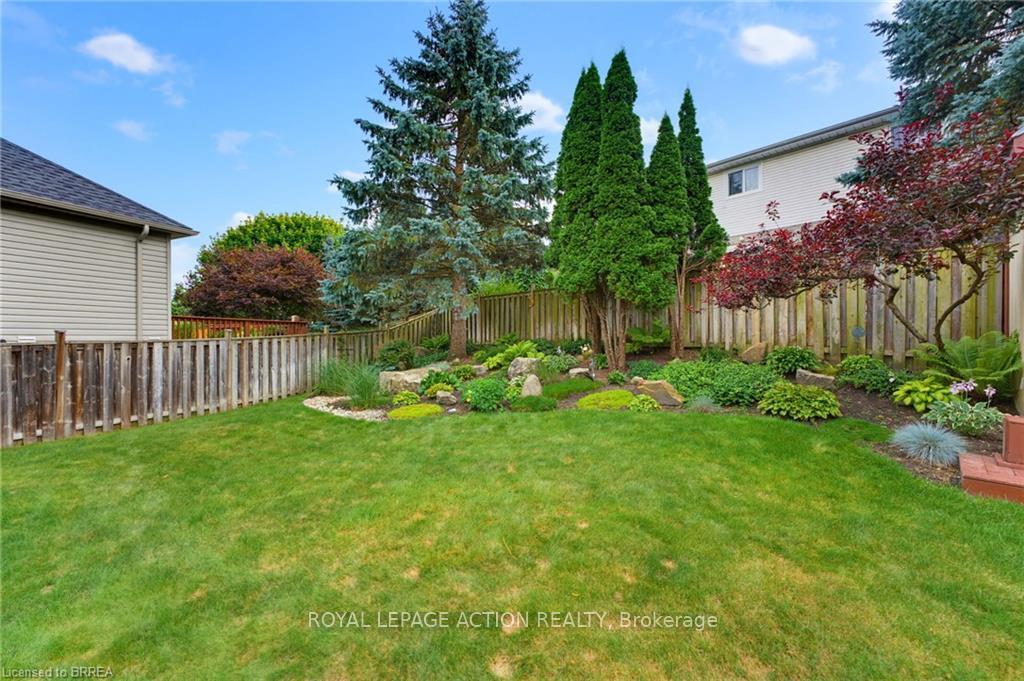 Photo 31 of 10 Lismer's Place, Brantford, Mayfair — HOMEH