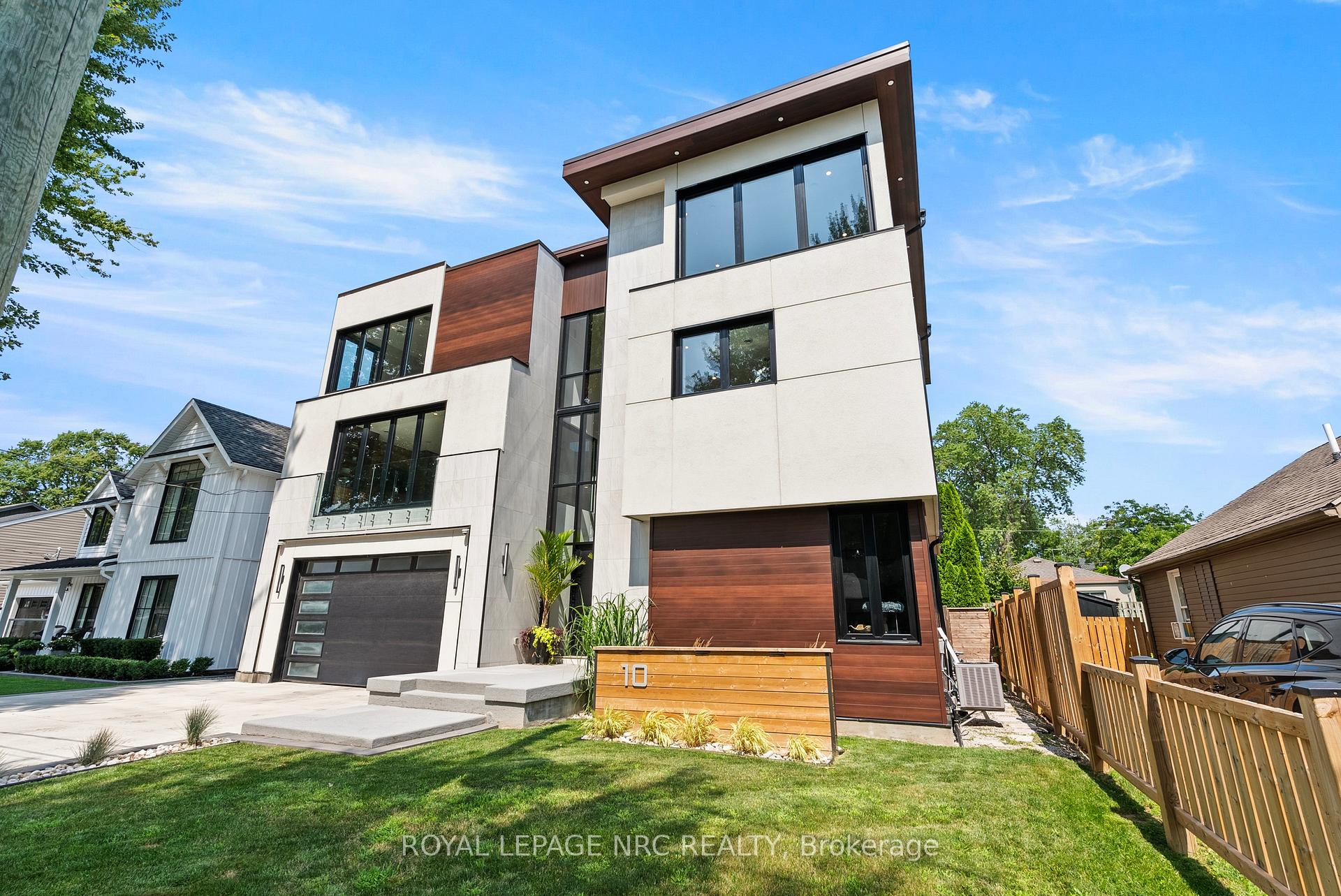 Photo 3 of 10 Pawling Street, St. Catharines, Port Dalhousie — HOMEH