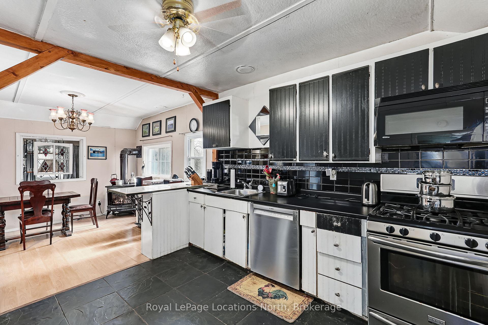 Photo 17 of 21 Eva Crescent, Collingwood — HOMEH