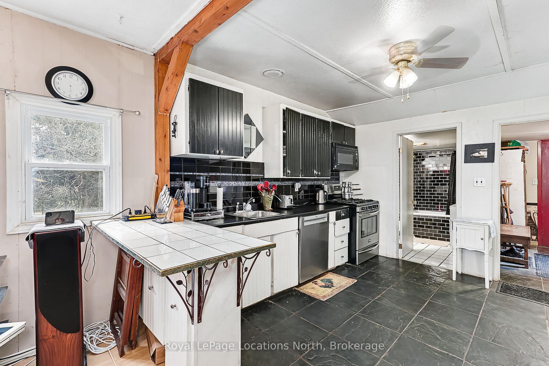 Photo 20 of 21 Eva Crescent, Collingwood — HOMEH